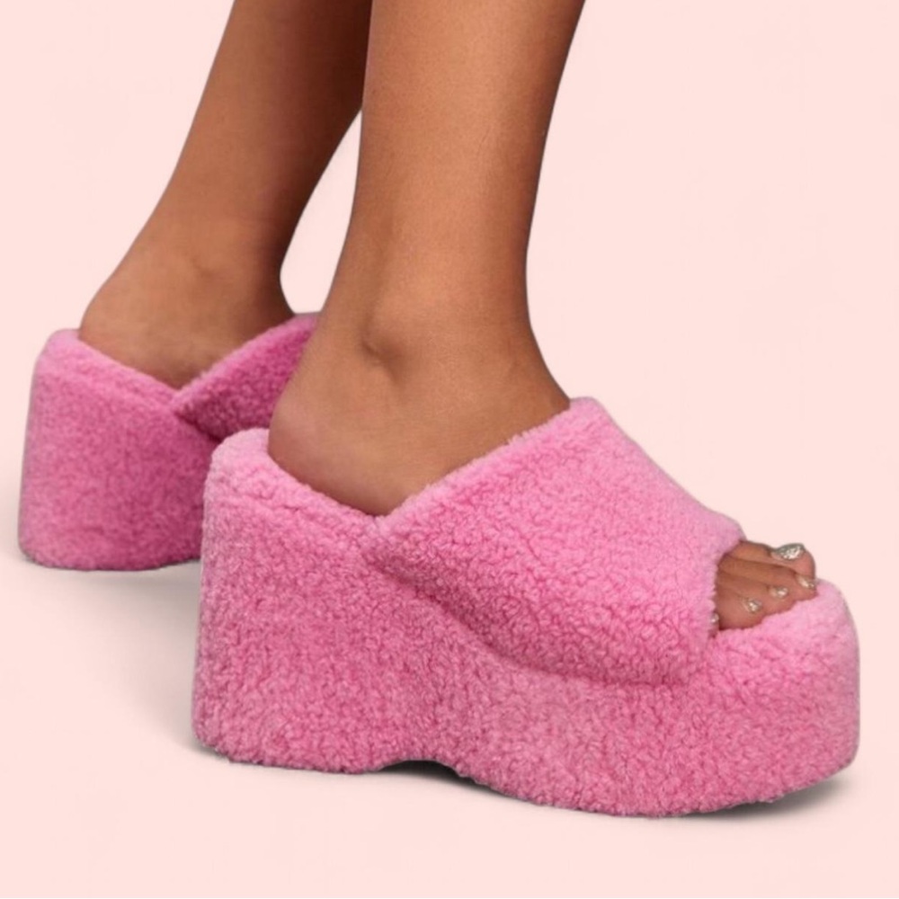 KAWAII Cozy Pink Teddy Faux Fur Platform Slides Pool Vacay Barbiecore Coquette